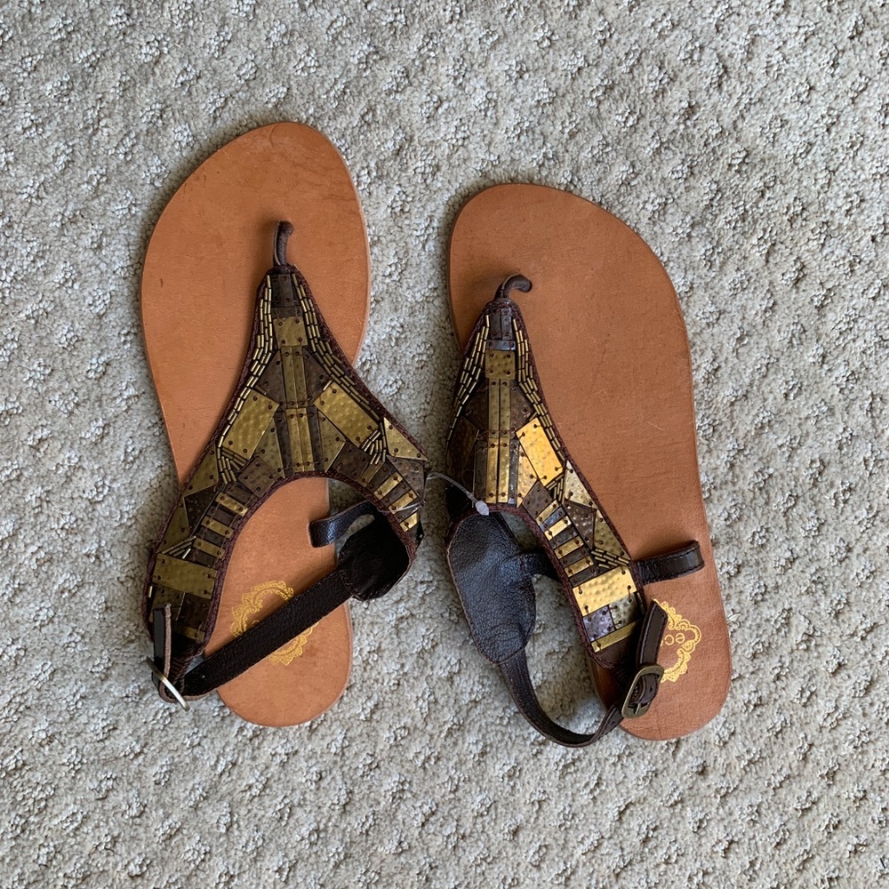 NWT Urban Outfitters Size 7 Sandals